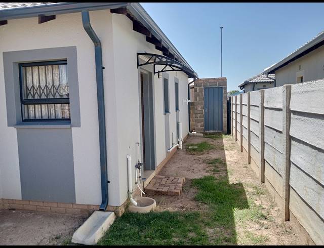 3 BEDROOM FREEHOLD FOR SALE IN NEW MODDER